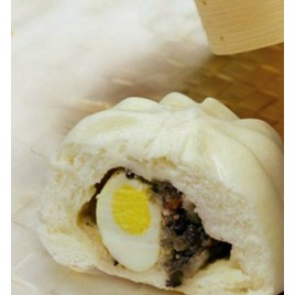 Bánh bao trứng cút/鵪鶉蛋肉包